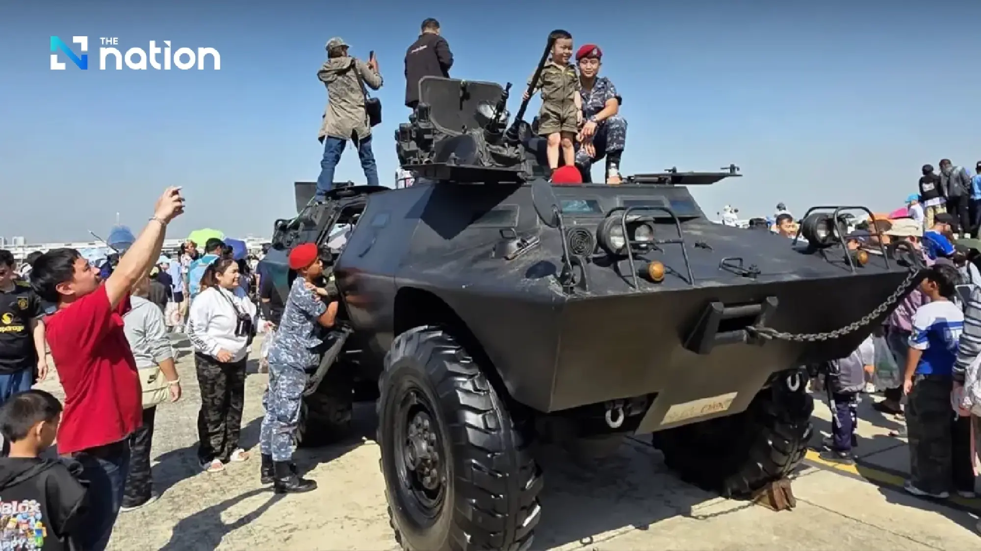 Militer Thailand Pamerkan Pesawat F-16, Gripen, dan Tank pada Hari Anak